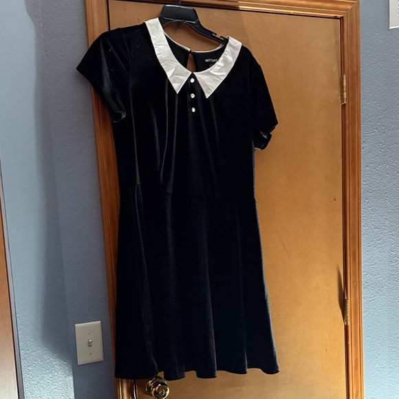 Hot Topic Black Velvet Dress with White Collar - Picture 1 of 3